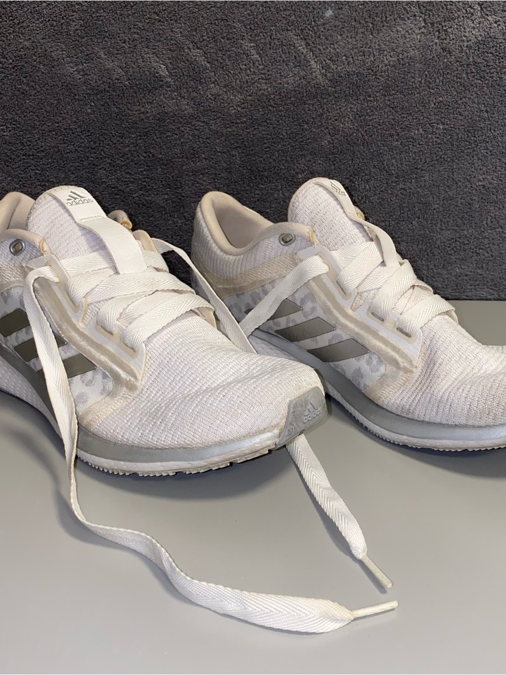 adidas Edge Lux 4 White Cheetah Metallic Silver Running Shoes Size 10 S42498 - Picture 3 of 12